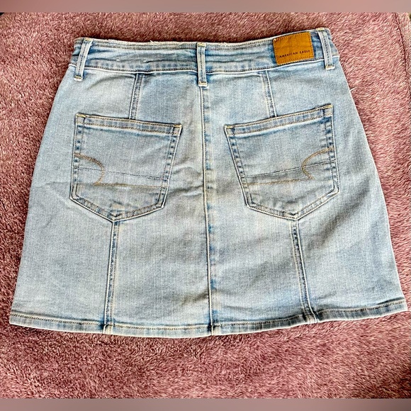 American Eagle height-rise A-Line jean skirt. - Picture 2 of 4